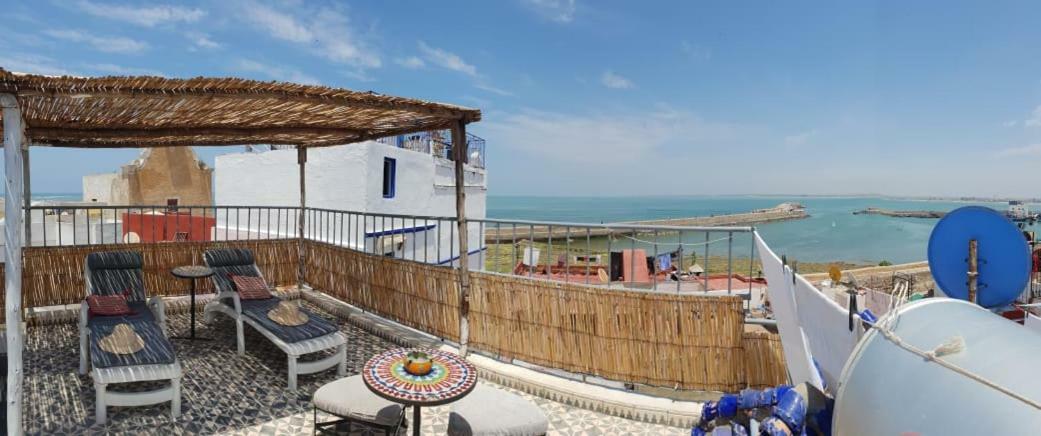 Art Riad Au Bord De La Mer Džadída Exteriér fotografie