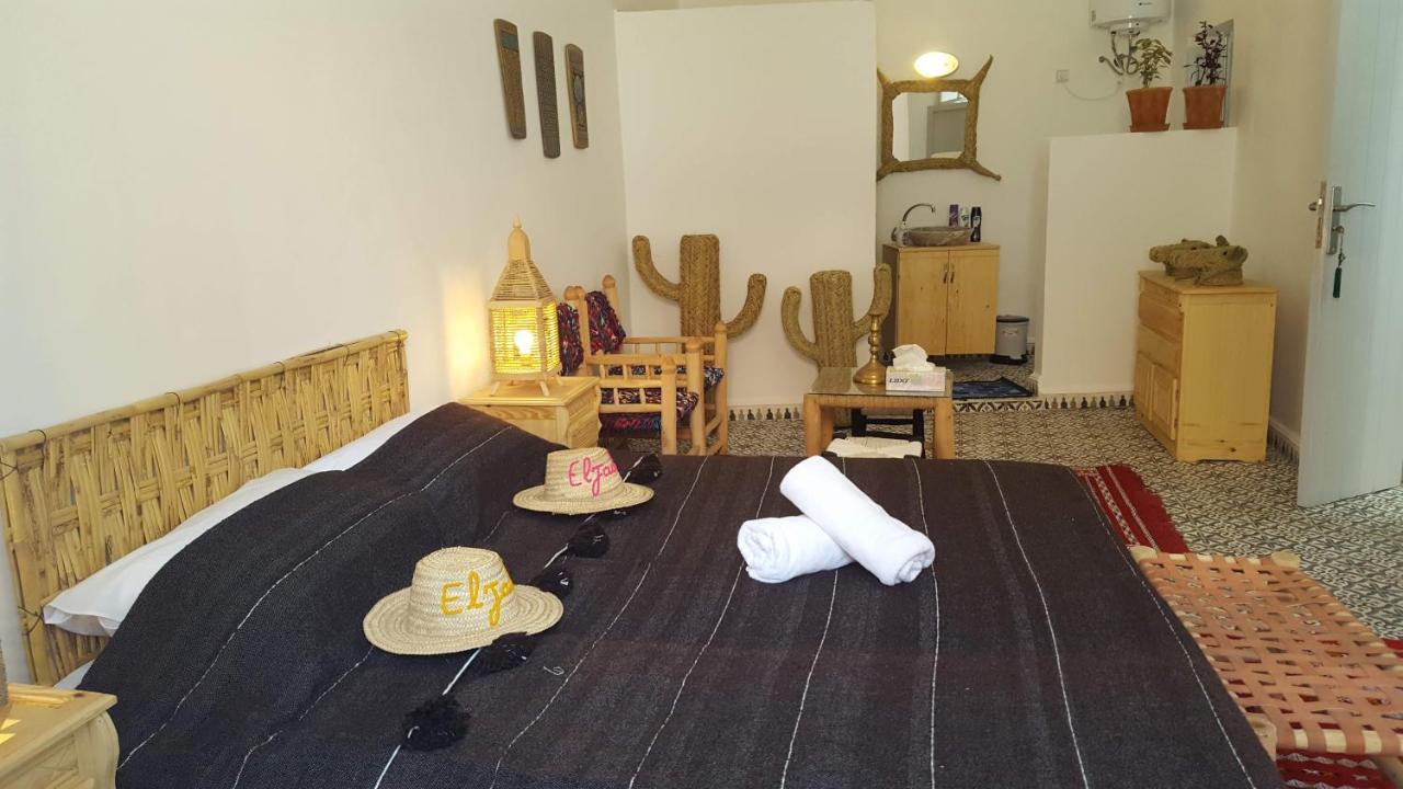 Art Riad Au Bord De La Mer Džadída Exteriér fotografie